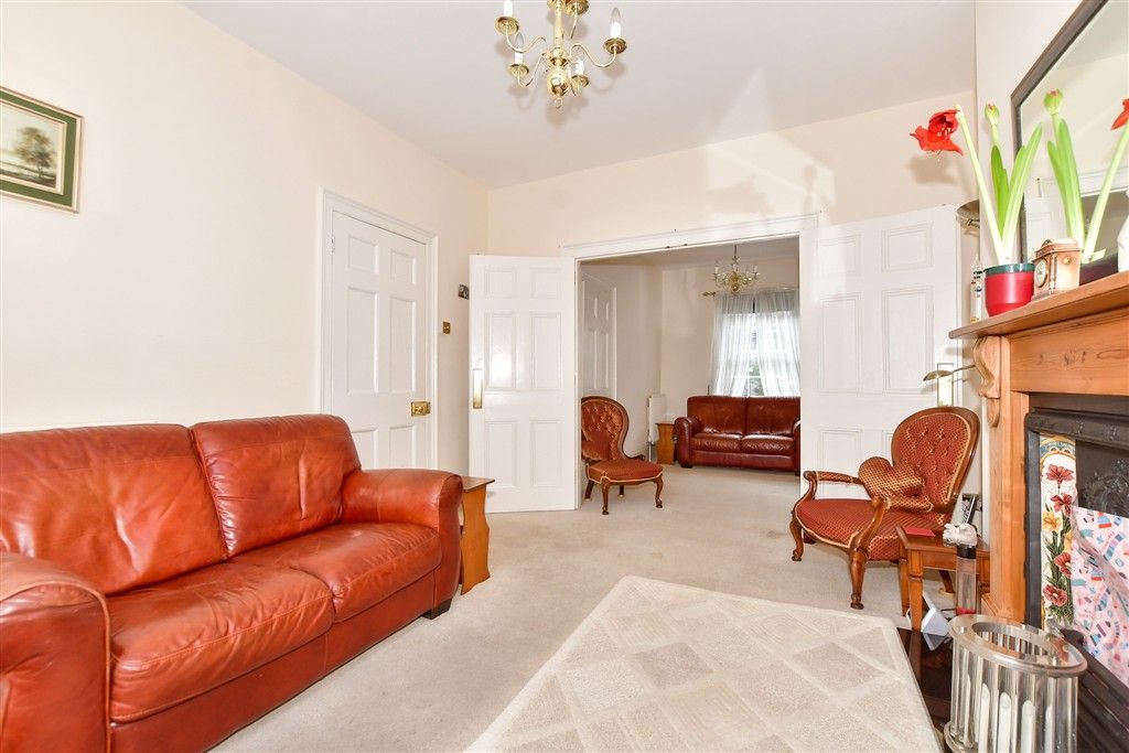 Property photo 3 of 12 Lounge