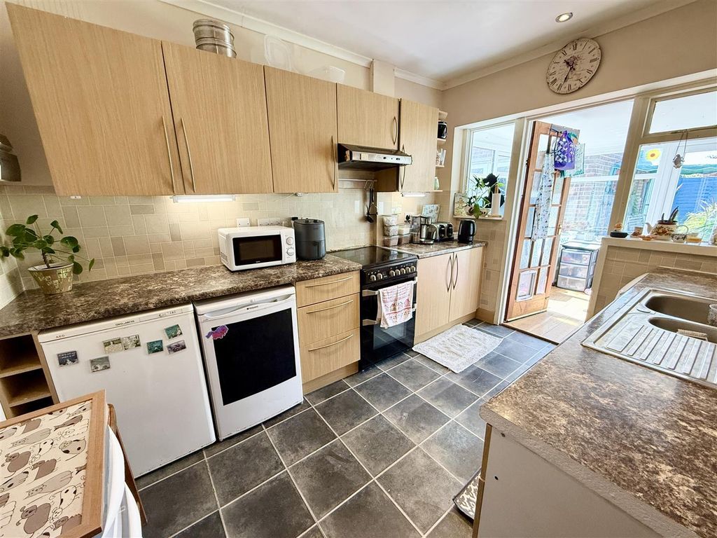 Property photo 3 of 15 Kitchen