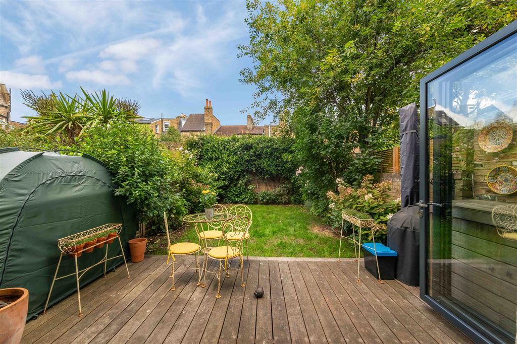 Property photo 2 of 20