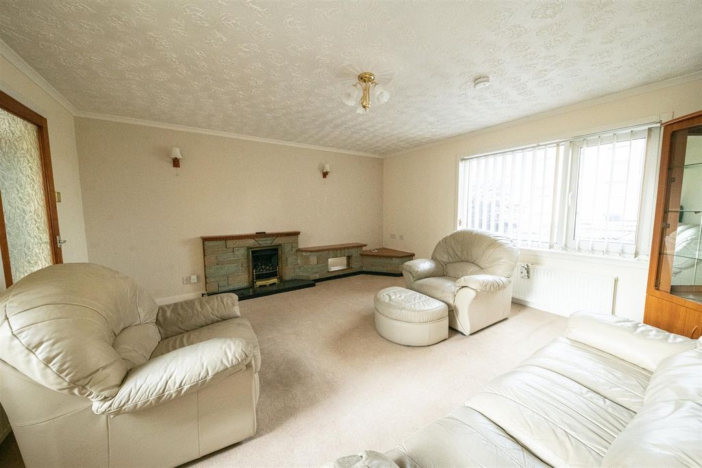 Property photo 3 of 27