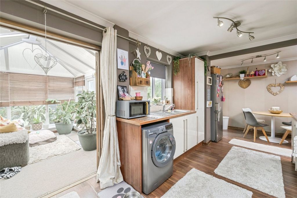 Property photo 2 of 17 Picture No. 13