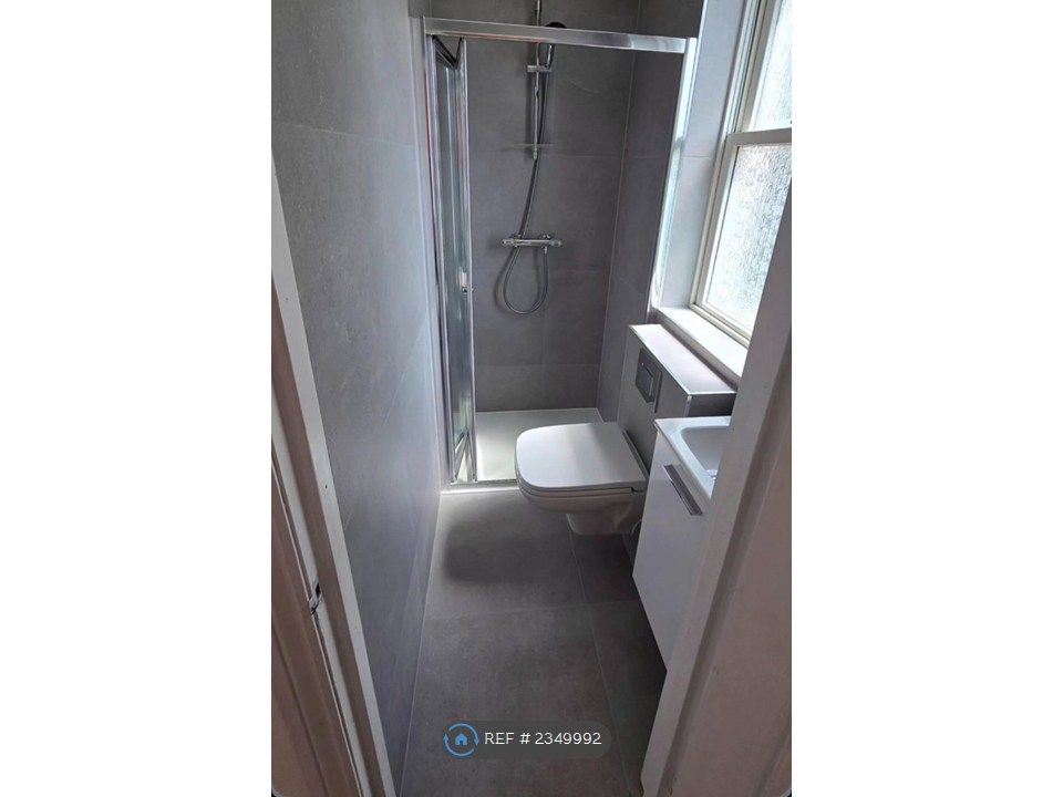 Property photo 2 of 4 Ensuite Bathroom
