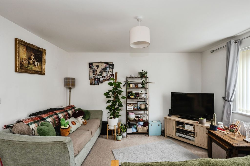 Property photo 3 of 19