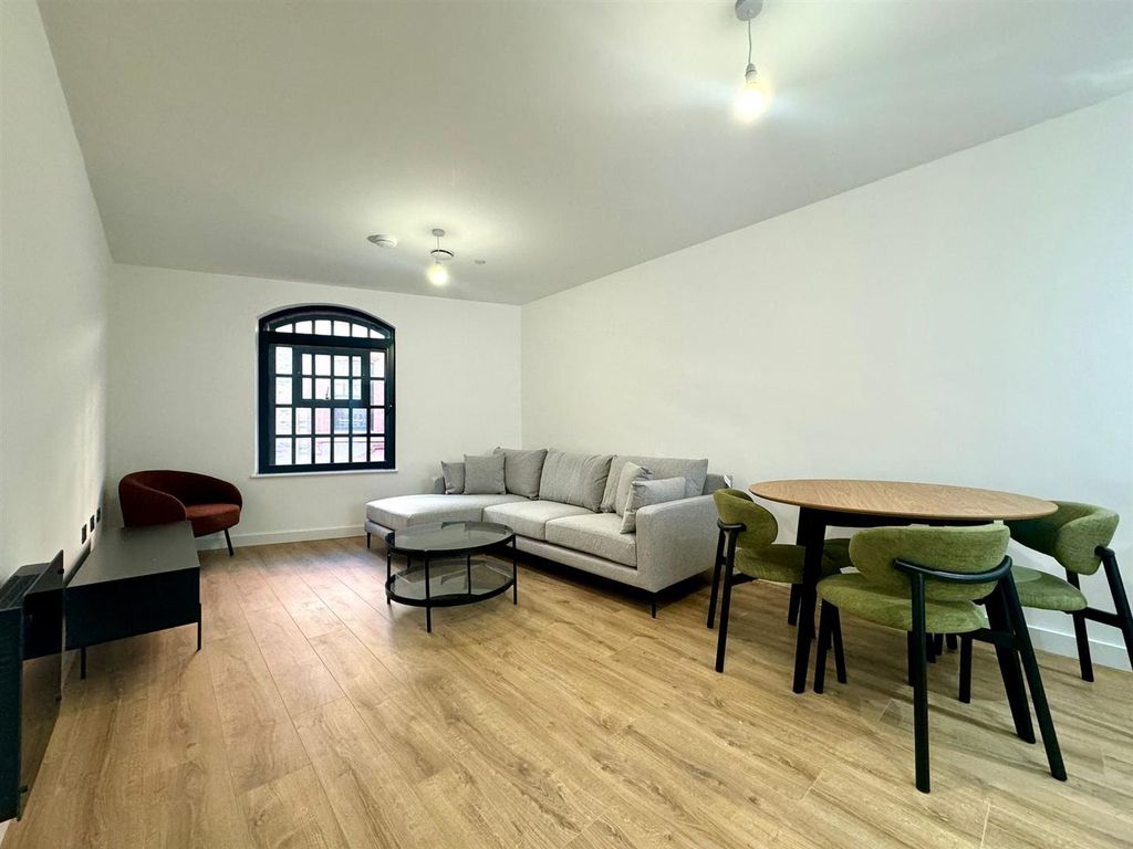 Property photo 1 of 8 Living Room Pic 1