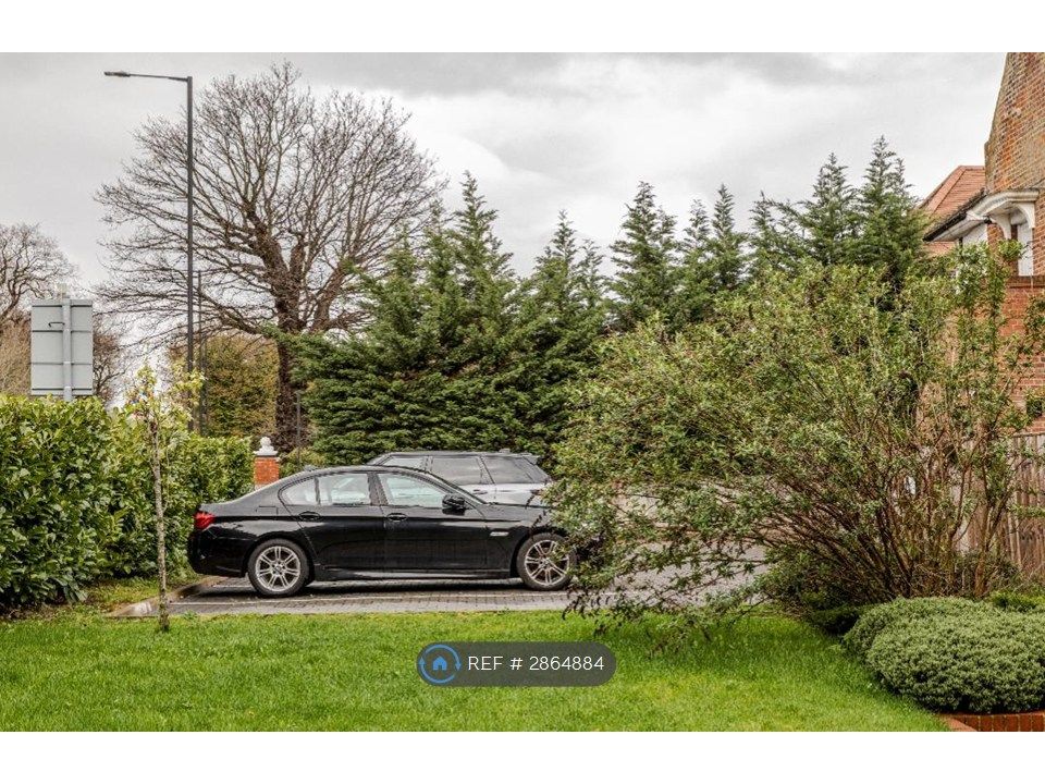 Property photo 2 of 13 Gardens