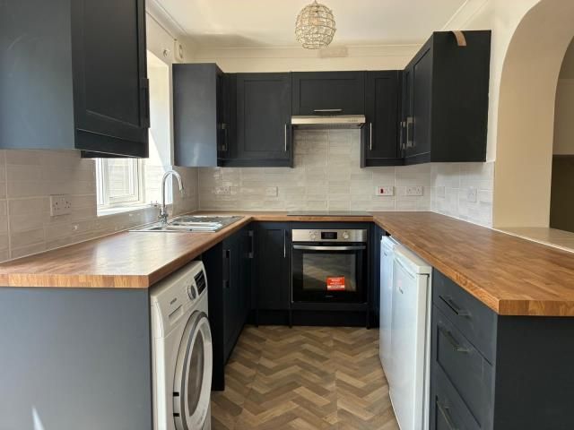 Property photo 1 of 4 Kitchen