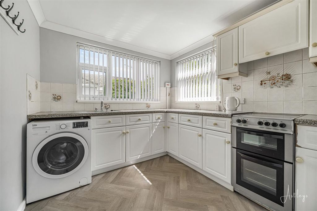 Property photo 2 of 17 Kitchen