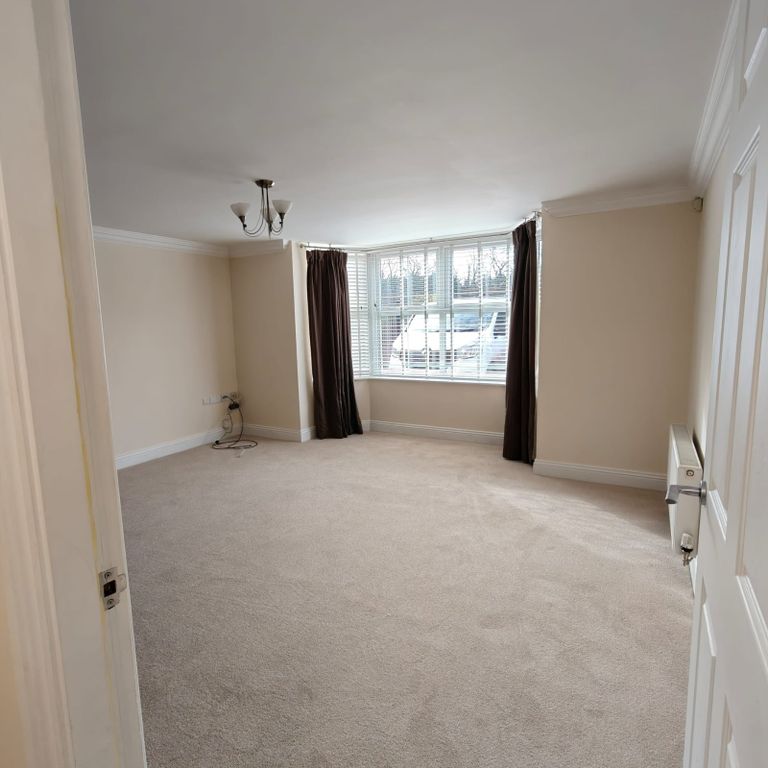 Property photo 2 of 8 Living Area