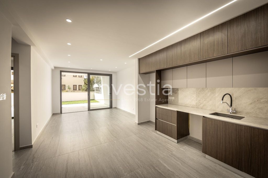 Property photo 2 of 37