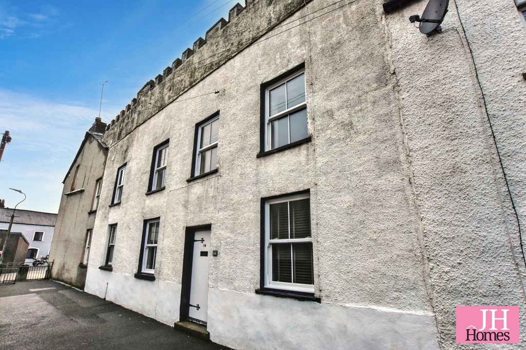 Property photo 1 of 12
