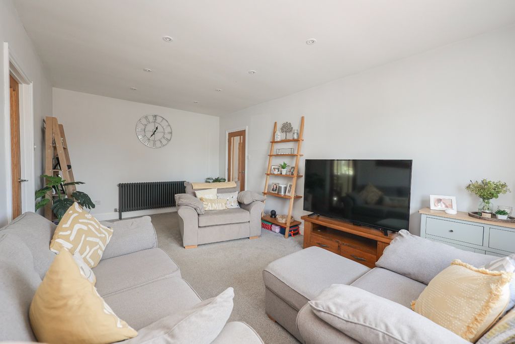 Property photo 3 of 20 5263552