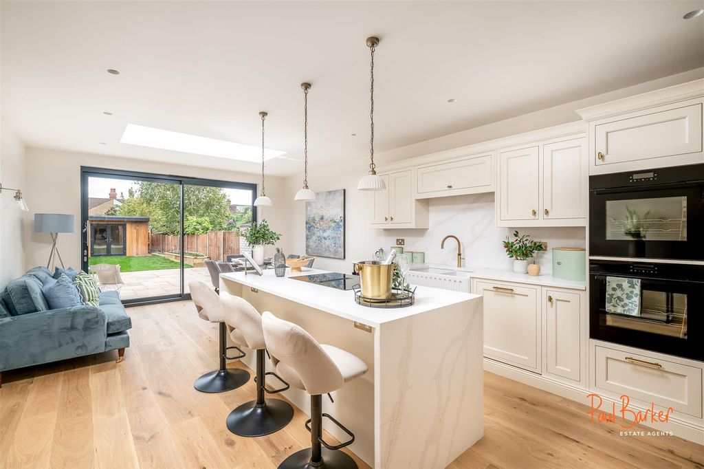 Property photo 3 of 46 260714 - 46 Glenferrie Road, St Albans - 13 [Wm].J