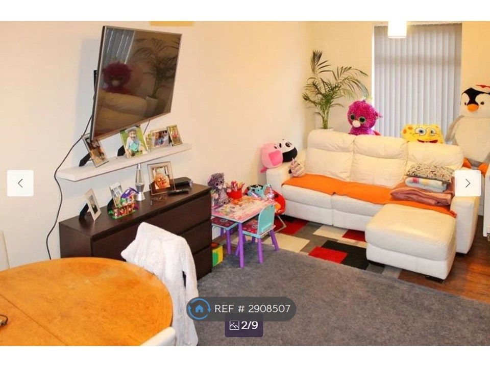 Property photo 2 of 6 Lounge 1