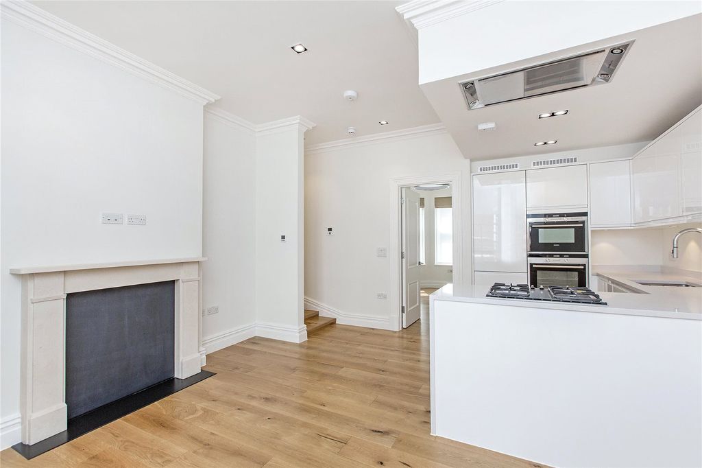 Property photo 3 of 8 Reception