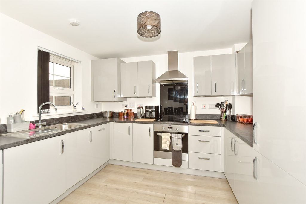 Property photo 1 of 9 Kitchen/Breakfast Room