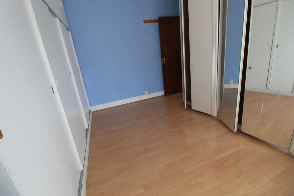 Property photo 2 of 4 Room