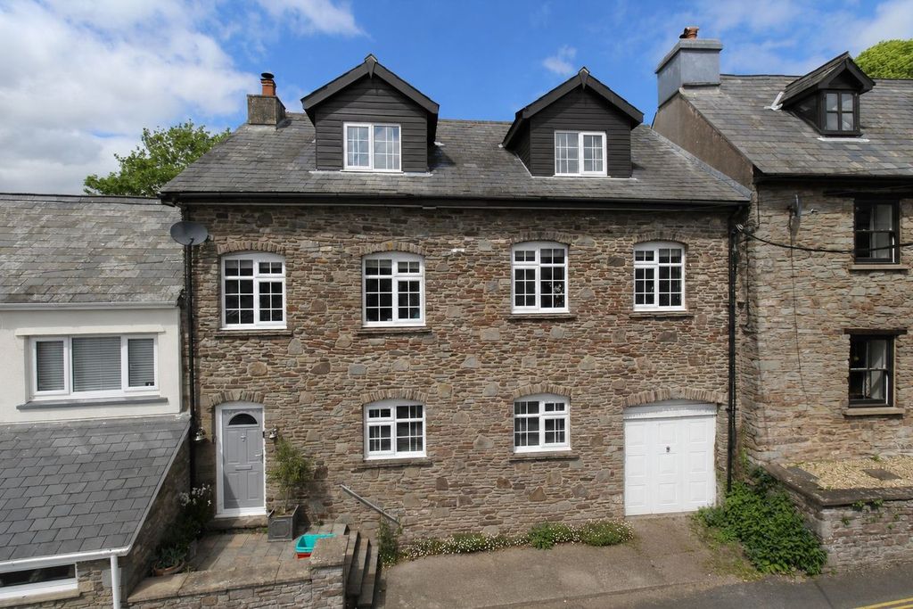 Property photo 1 of 27