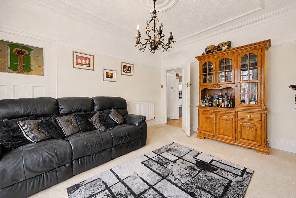 Property photo 3 of 44