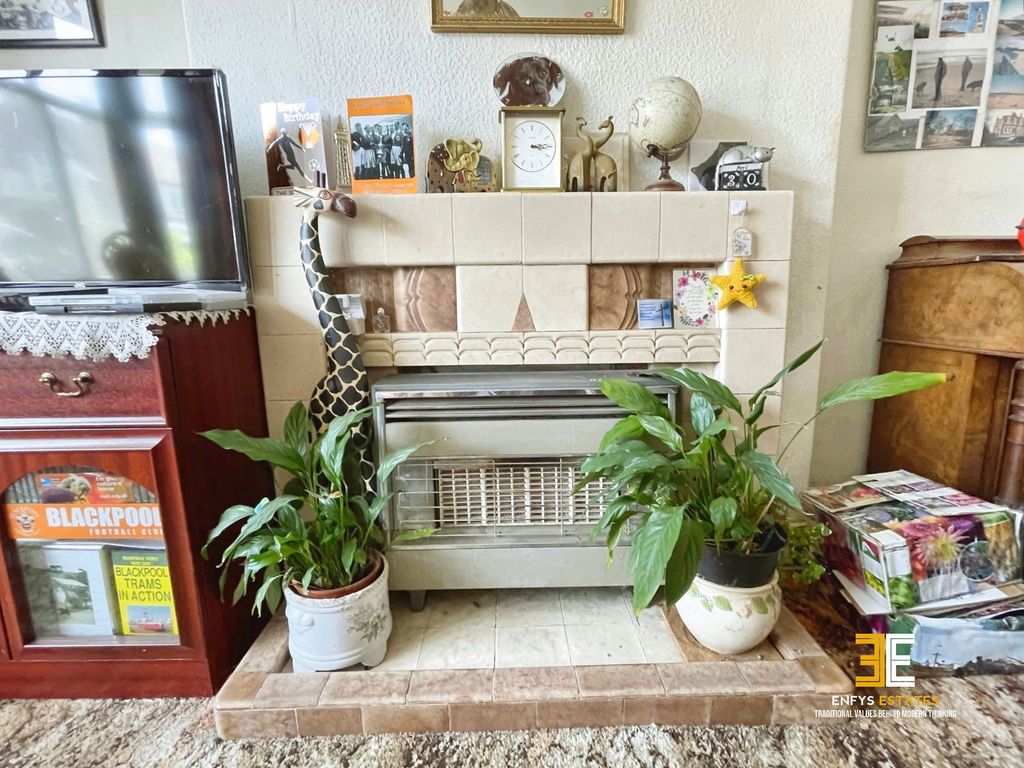 Property photo 3 of 27
