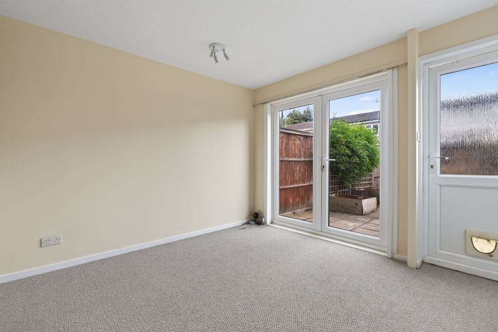 Property photo 3 of 9 Dining Room