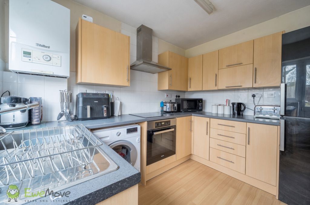 Property photo 2 of 19 Kitchen