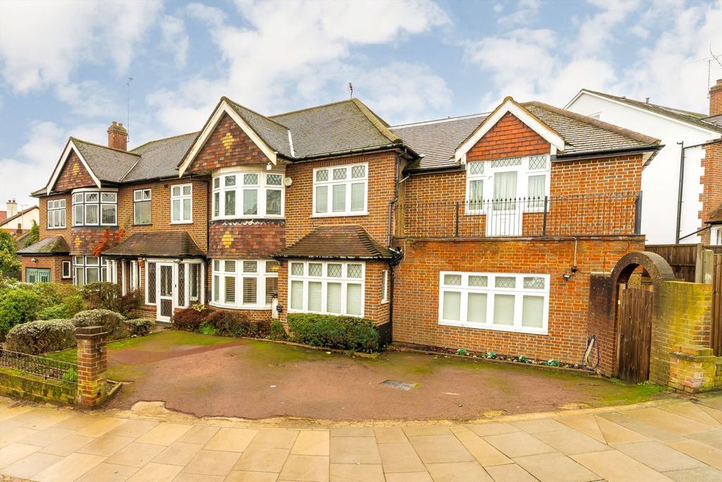 Property photo 1 of 17