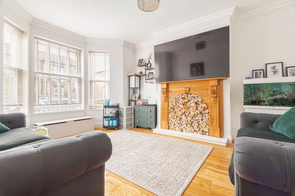 Property photo 2 of 19