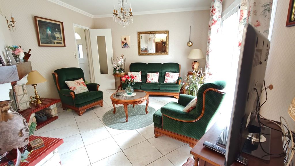 Property photo 2 of 27