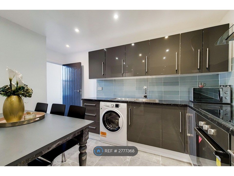 Property photo 1 of 6 Kitchen