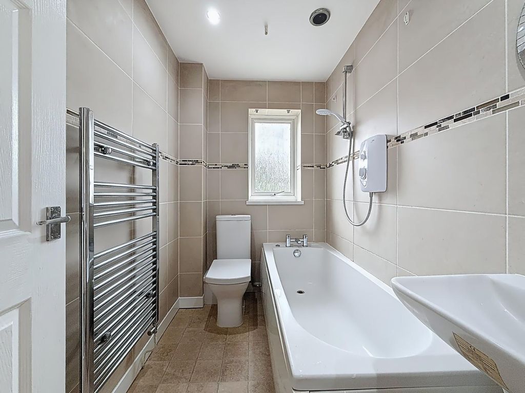 Property photo 1 of 11 Family Bathroom