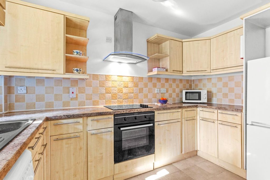 Property photo 3 of 8 Kitchen