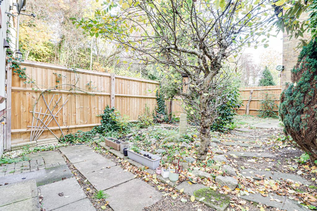 Property photo 3 of 12 Garden