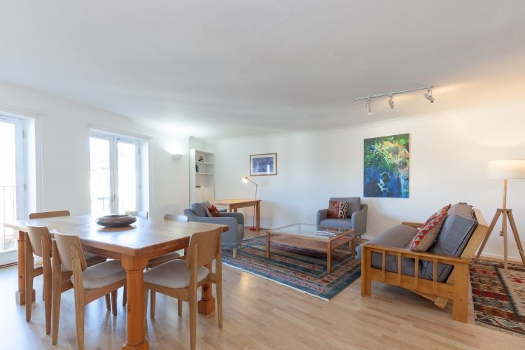 Property photo 1 of 9 209805