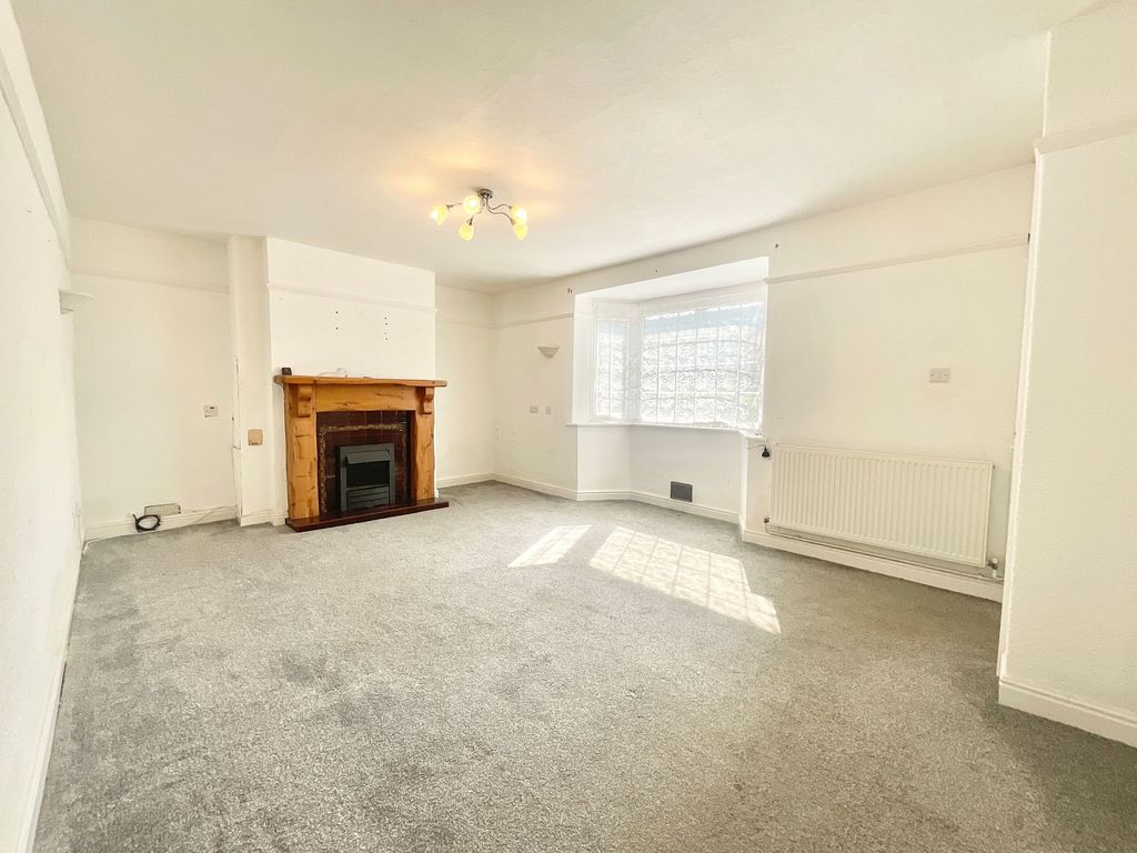 Property photo 2 of 27
