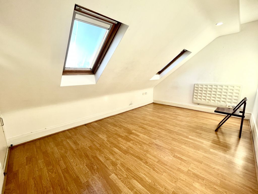 Property photo 3 of 6 Gallery