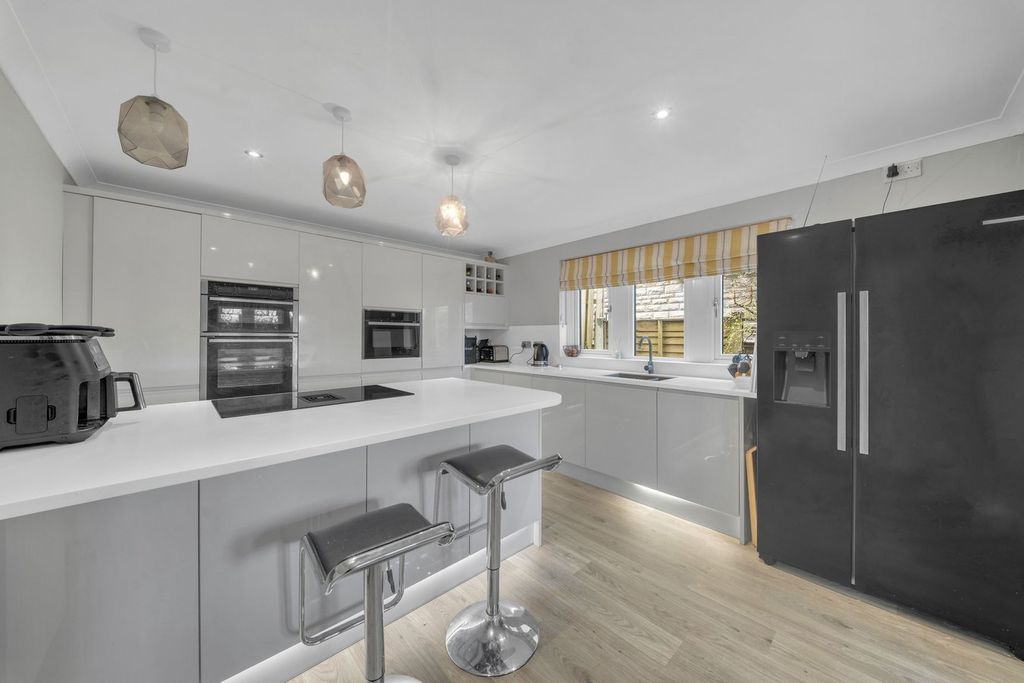 Property photo 3 of 33