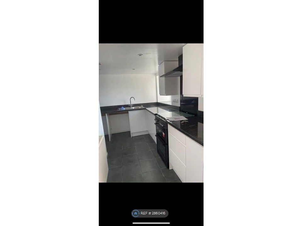 Property photo 1 of 7 Kitchen