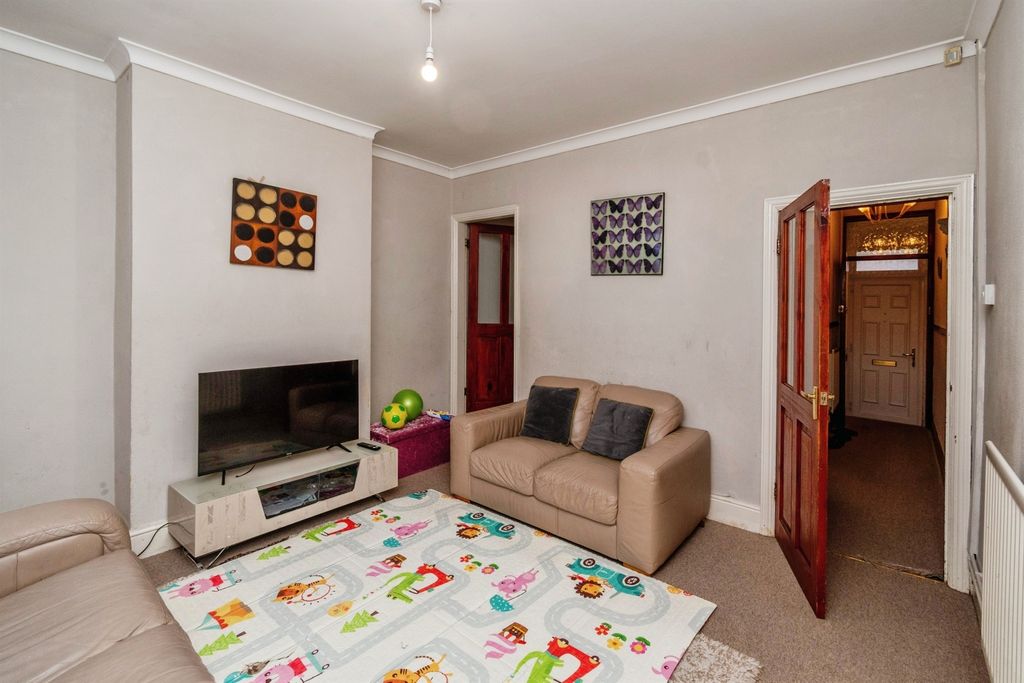 Property photo 3 of 18