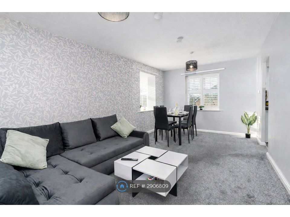 Property photo 1 of 11 Livingroom