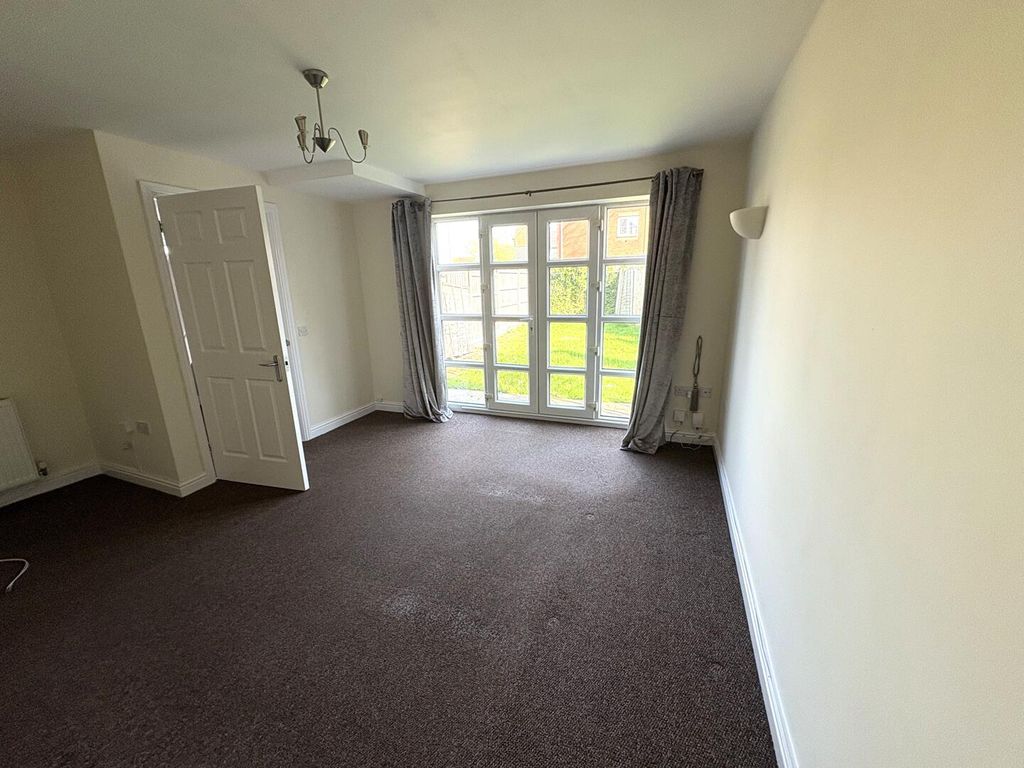 Property photo 3 of 10 Living Room