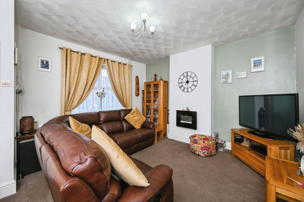 Property photo 3 of 15