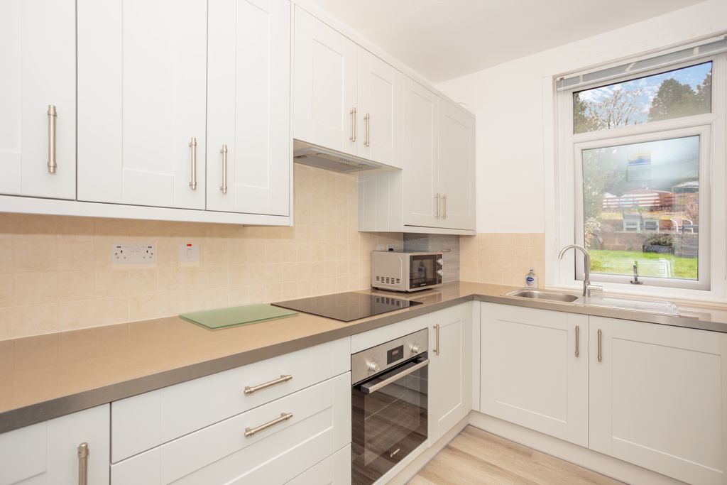 Property photo 3 of 17 Kitchen