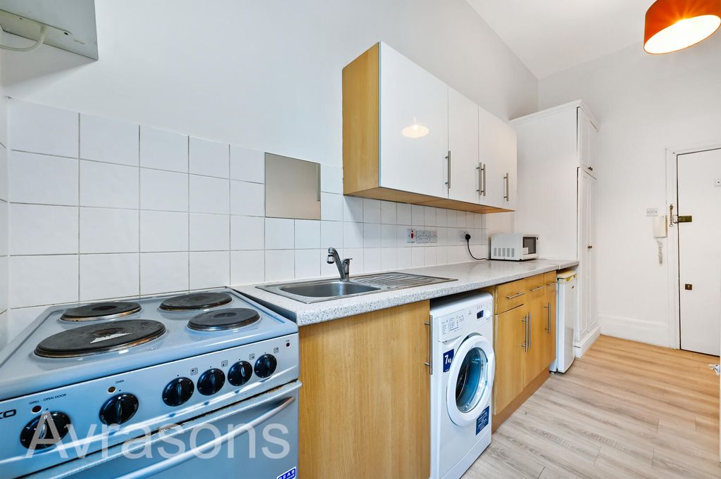 Property photo 2 of 10 Kitchen