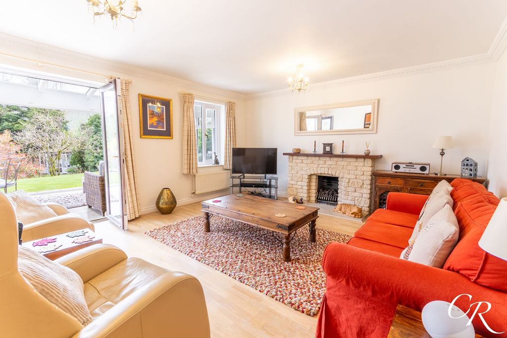 Property photo 3 of 28