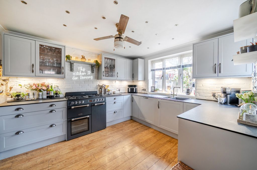 Property photo 3 of 18 Picture 3