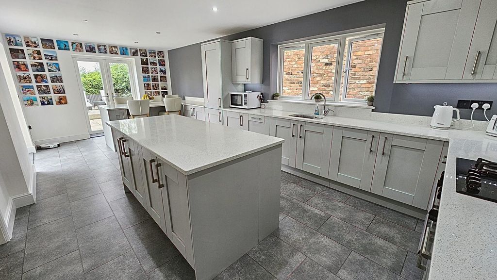 Property photo 3 of 23