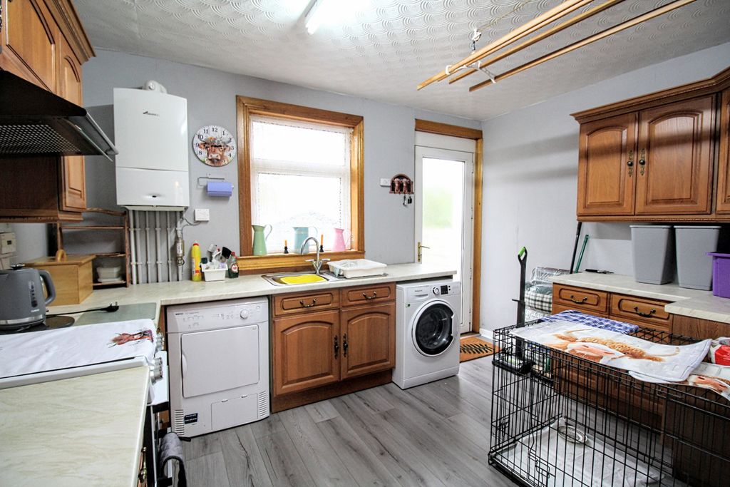 Property photo 3 of 12 Kitchen