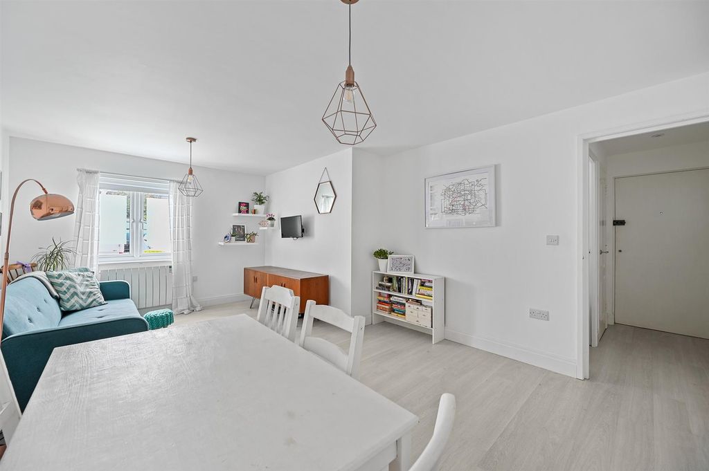 Property photo 1 of 6 Bclr - 4 Chatten Court - Reception Dinning A (4).J