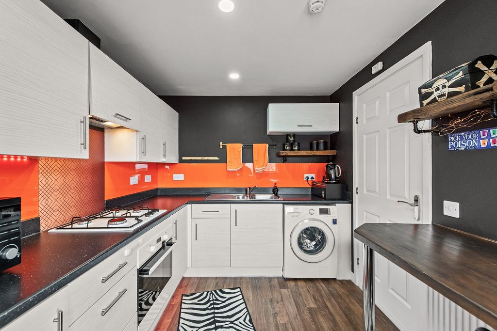 Property photo 2 of 31 4193383