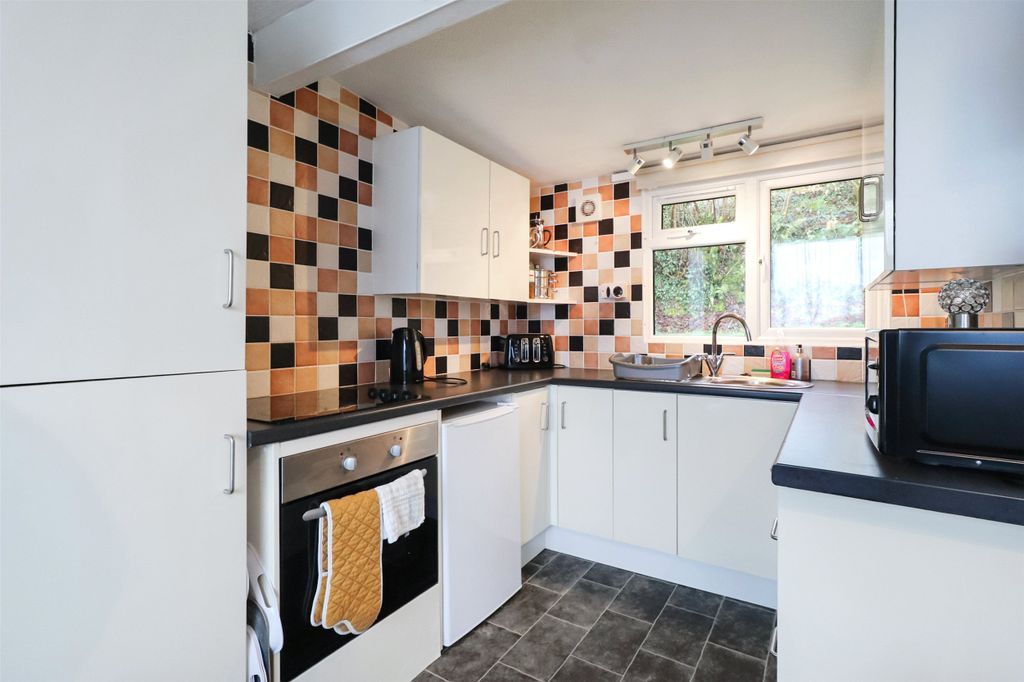 Property photo 3 of 8 3 - Picture No. 05